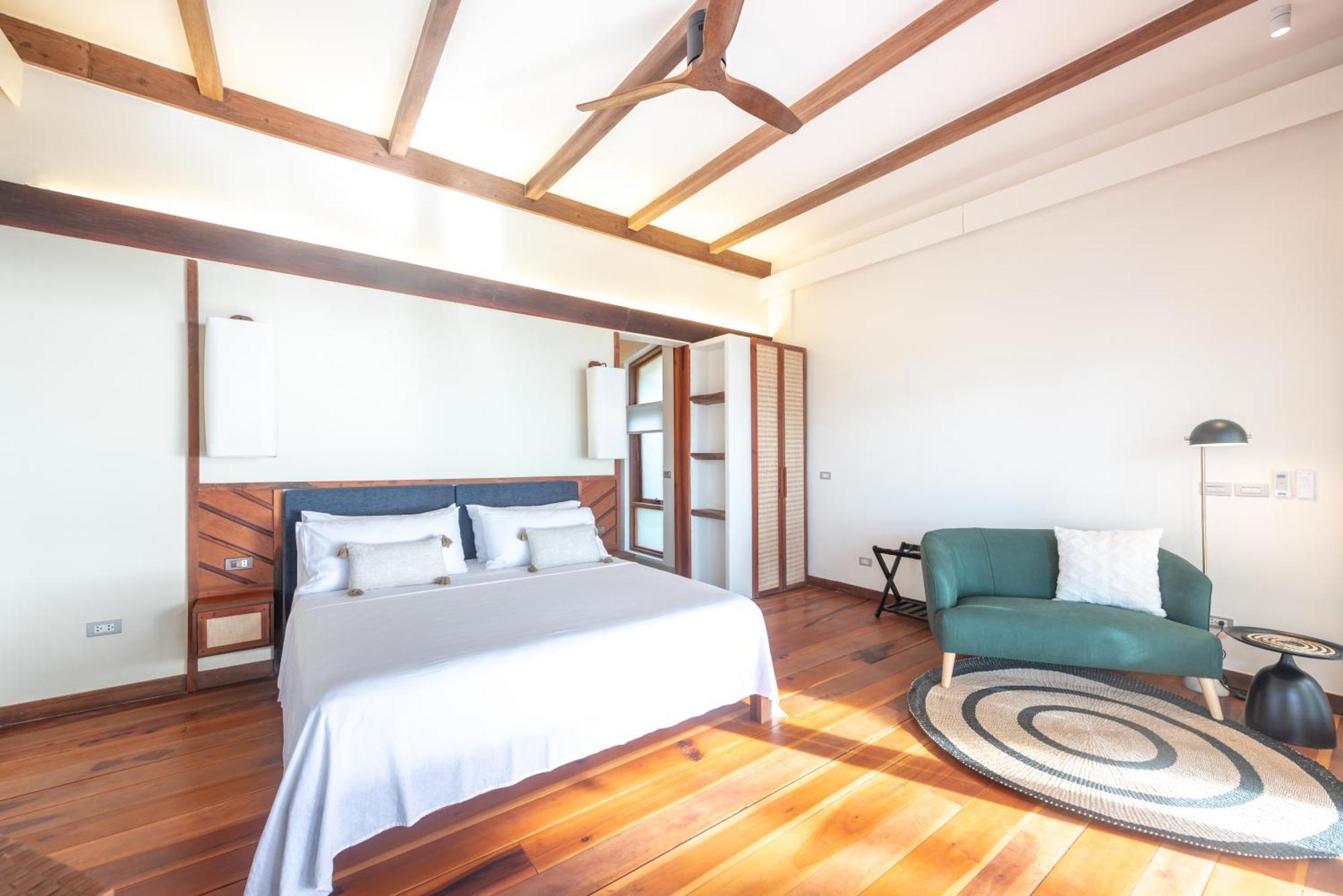 L'Osteria Luxe Beachfront B&B General Luna  Dış mekan fotoğraf