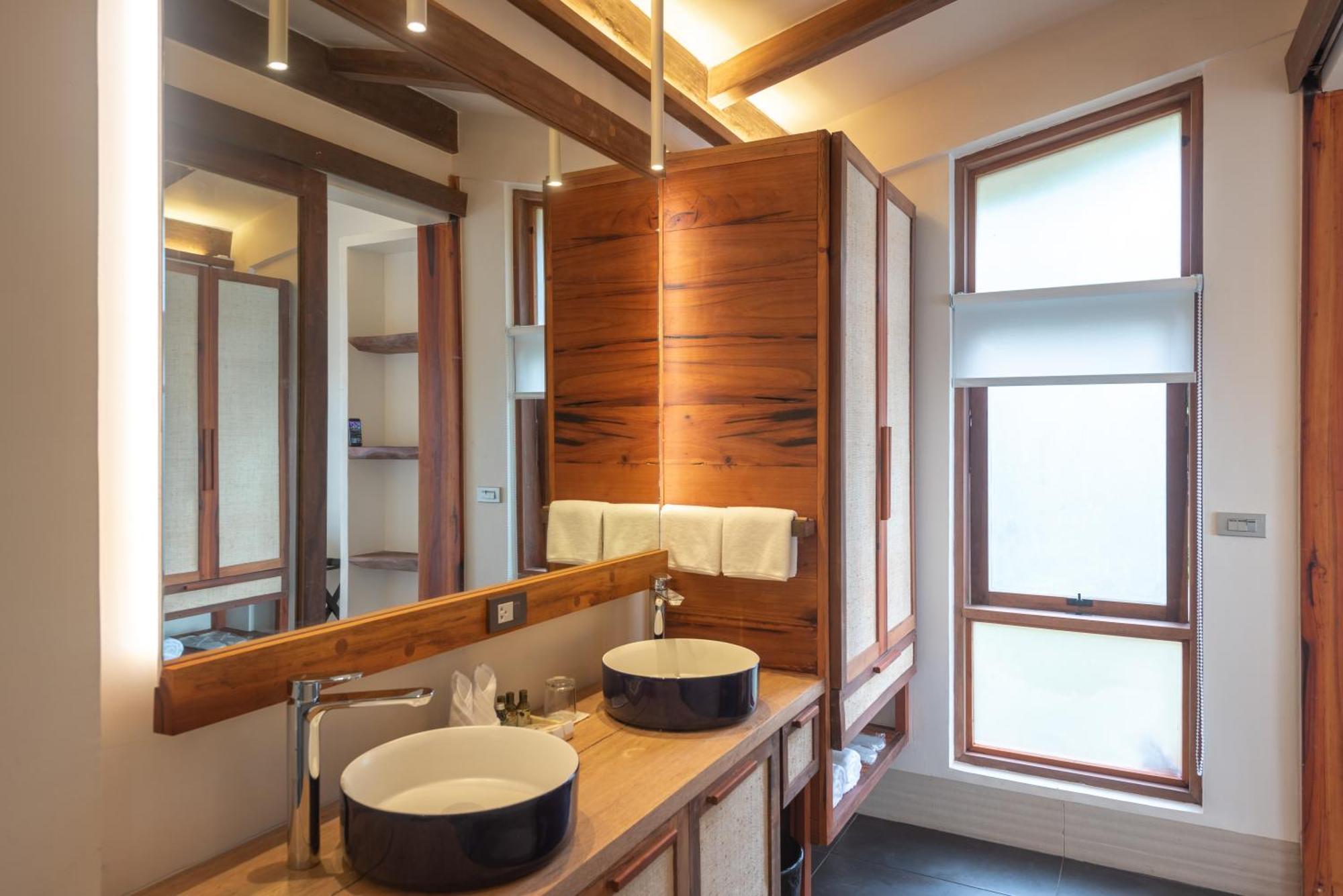 L'Osteria Luxe Beachfront B&B General Luna  Dış mekan fotoğraf