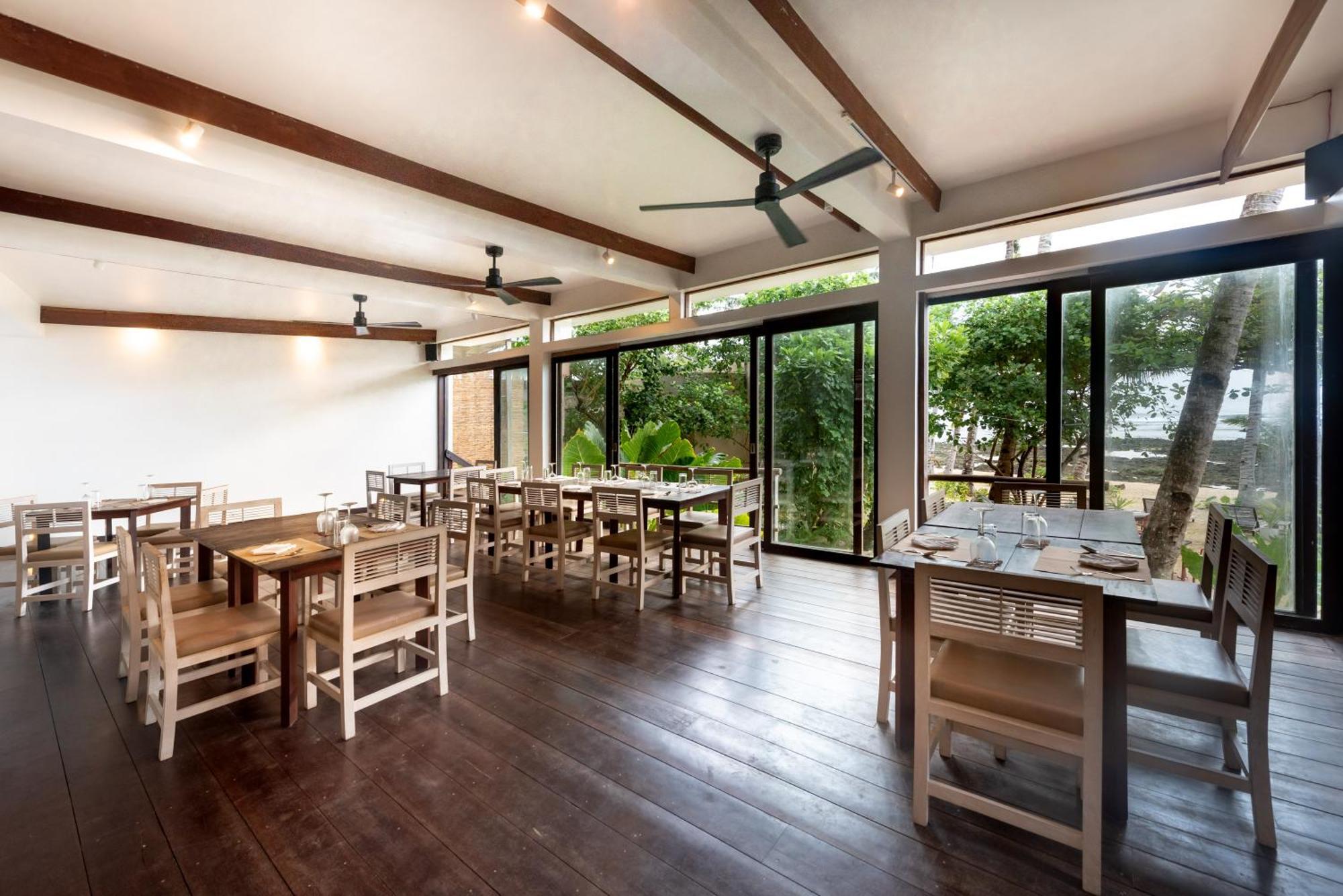 L'Osteria Luxe Beachfront B&B General Luna  Dış mekan fotoğraf